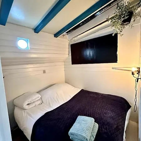 Houseboat In * Amszterdam